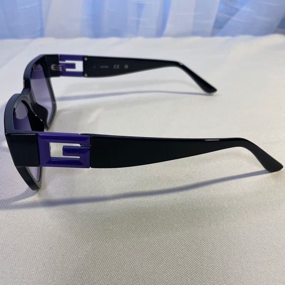 GUESS Black Purple Square Sunglasses with Detachable Scarf Chain Strap and Case - Picture 2 of 9